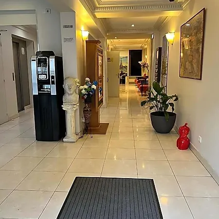 121 Paris Hotel-2