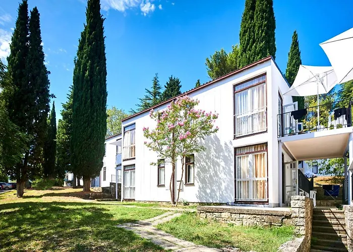 Hotel nahe College: Apartments Astra