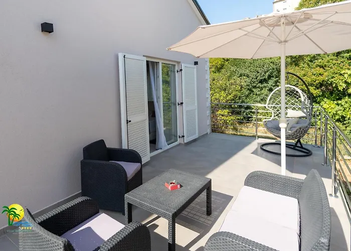 Ferienvermietung: Villa Green Palm