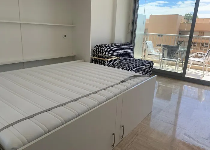 Studio With Private Parking
