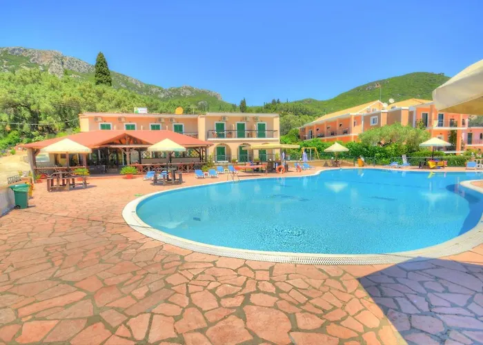 Zentrales Hotel: Mermaid Pool Studios And Bar