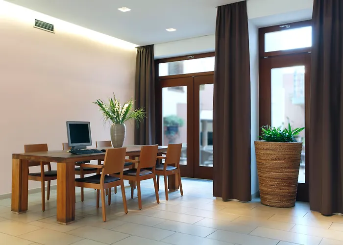 Hotel mit Pool: Hotel Carol