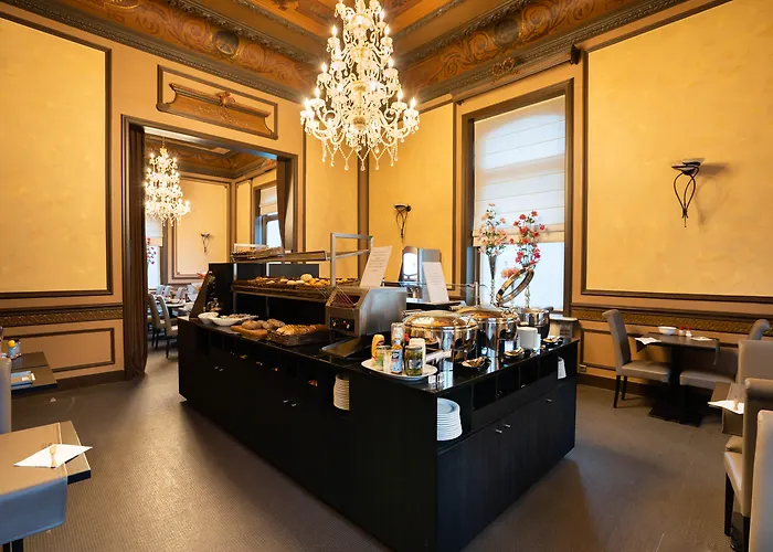 Günstiges Hotel: Golden Tree Hotel