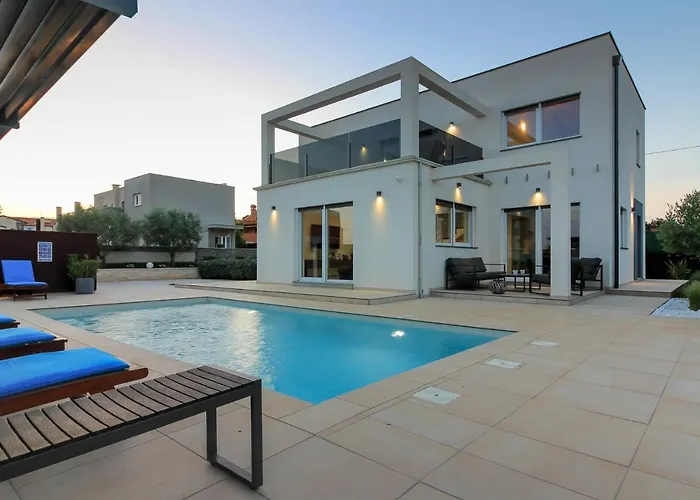 Modern Nerina With Private Pool Near Pula