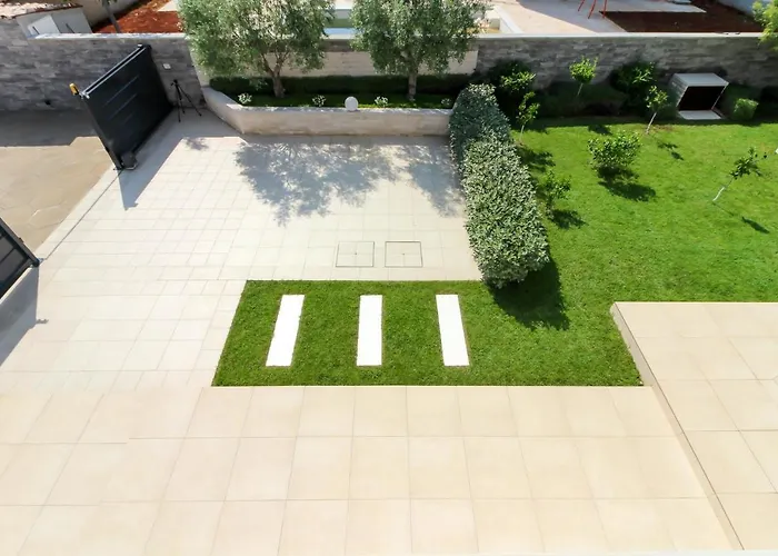 Modern Nerina With Private Pool Near Pula