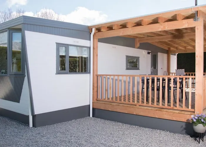 Thuizinouddorp Chalet Oester No 29 & Chalet Parel No 30