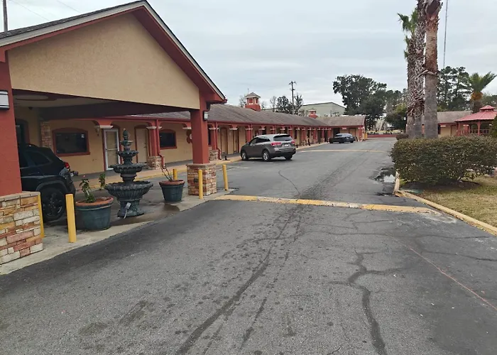 Motel: Deluxe Inn - Savannah