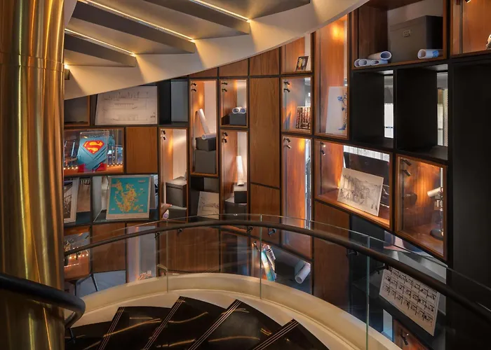 Wb , Curio Collection By Hilton
