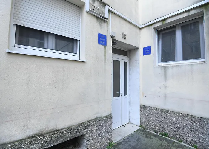 Green Lighthouse Rooms