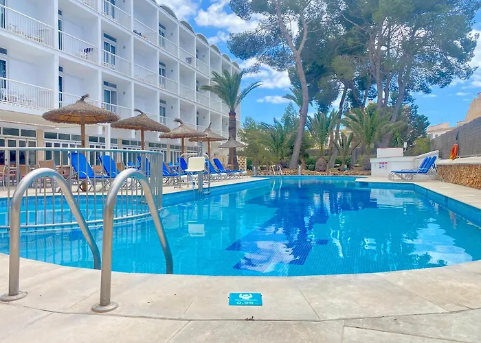 Ping Pong Hotel: Hotel Isla De Cabrera