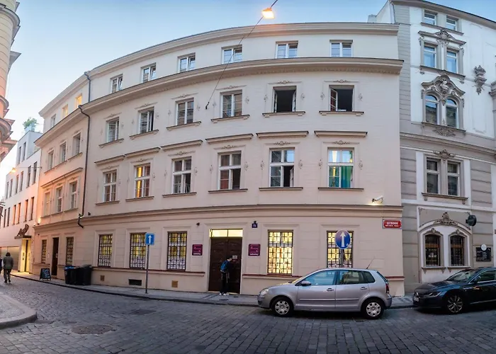 Hotel nahe College: Safestay Prague Charles Bridge
