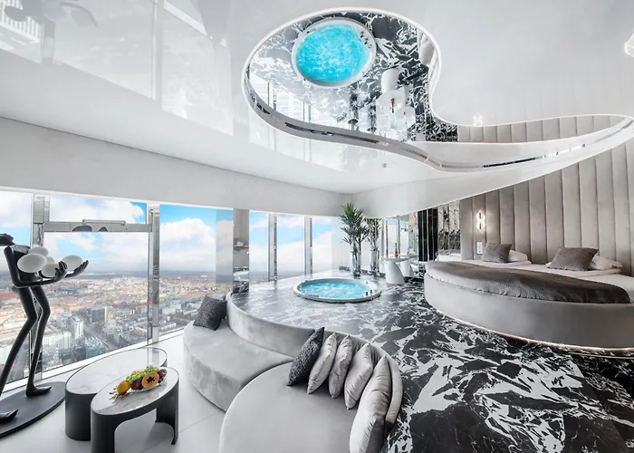  y Sky Tower Z Jakuzzi Przy Oknie By Bqqk
