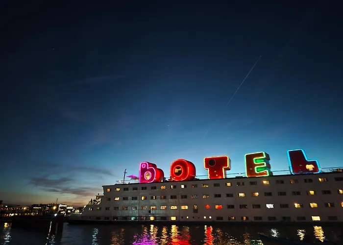  Botel