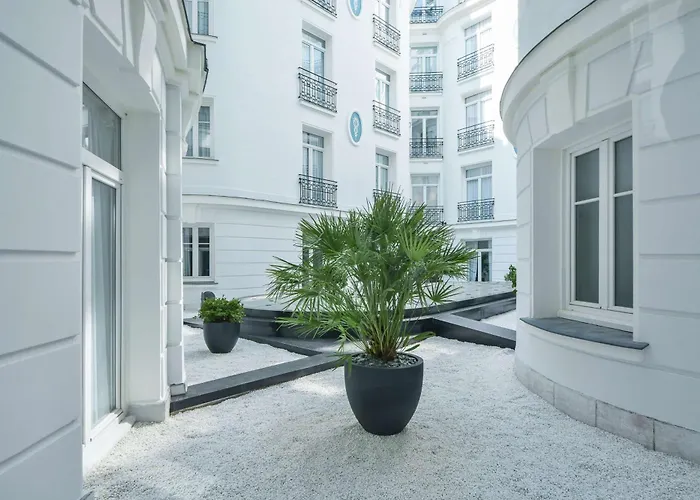  Maison Astor Paris, Curio Collection By Hilton