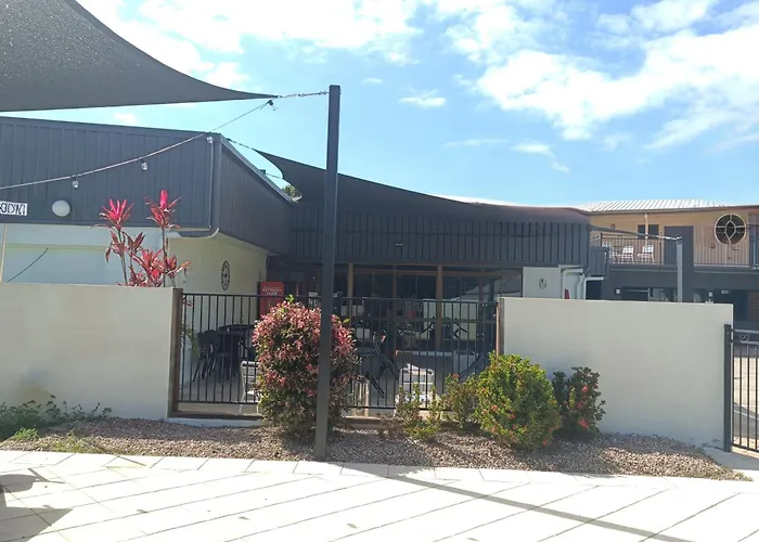 Summit Motel