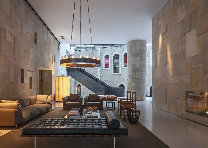  Mamilla