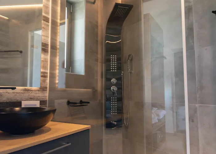 Kavos Hotel & Suites