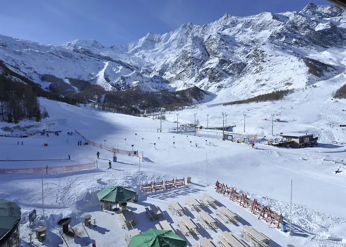 Zentrales Hotel: Hotel The Larix Ski-In Ski-Out