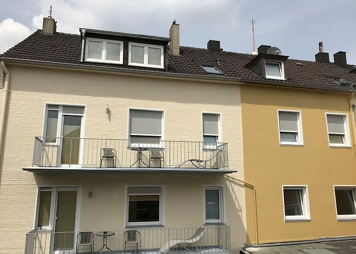 Select Suites & Aparts
