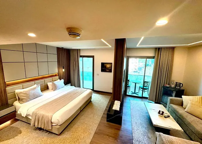 King Suites Hotel