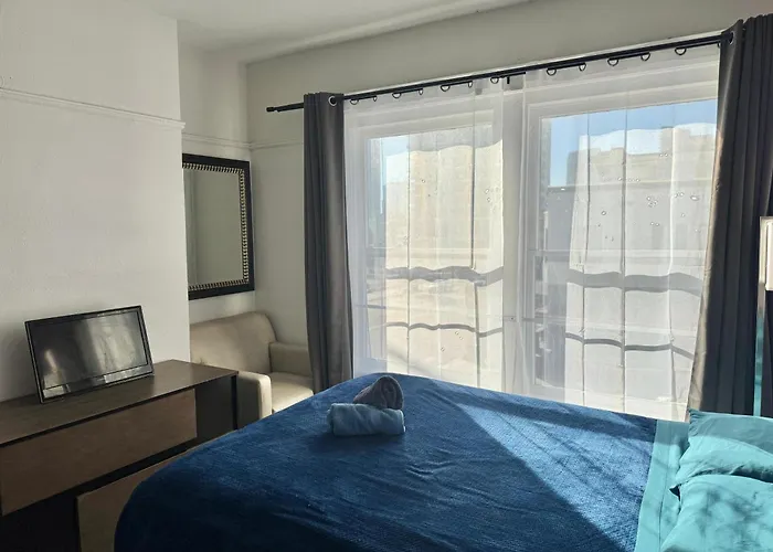 Lucky D'S Youth And Traveler'S Hostel