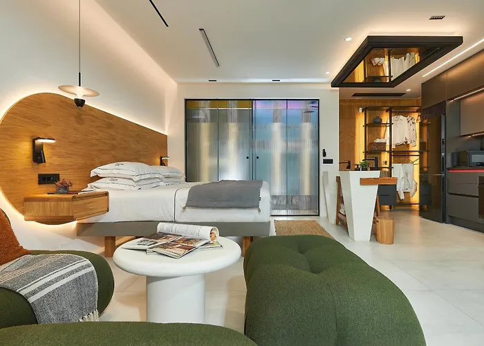 Diastar Luxury Suites New