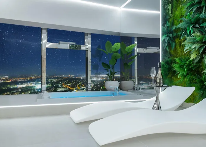  y Sky Tower Z Jakuzzi Przy Oknie By Bqqk