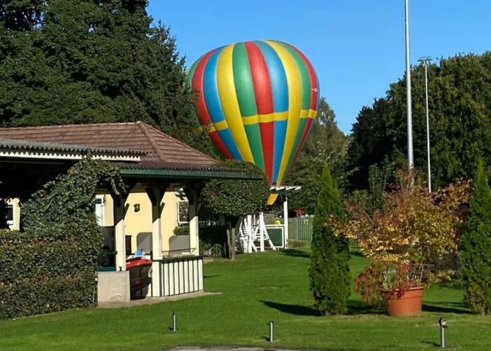 Hotel nahe College: Ferienanlage Seehof