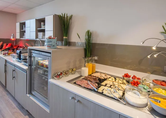 Mercure Nice Marche Aux Fleurs