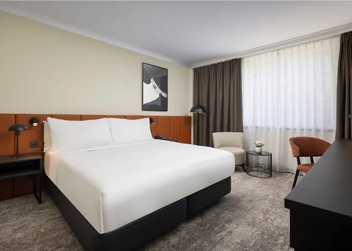  Hilton