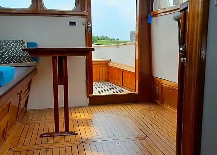 Prive B&B Motorsailer Rataplan