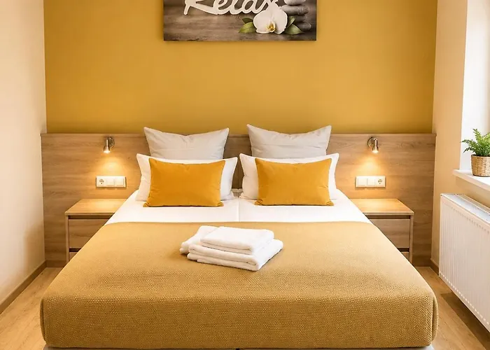 Select Suites & Aparts