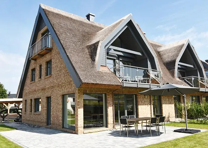 Exklusive Reetdach-Villa Ostseefrische