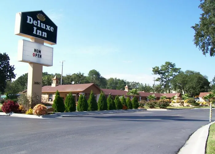 Motel: Deluxe Inn - Savannah